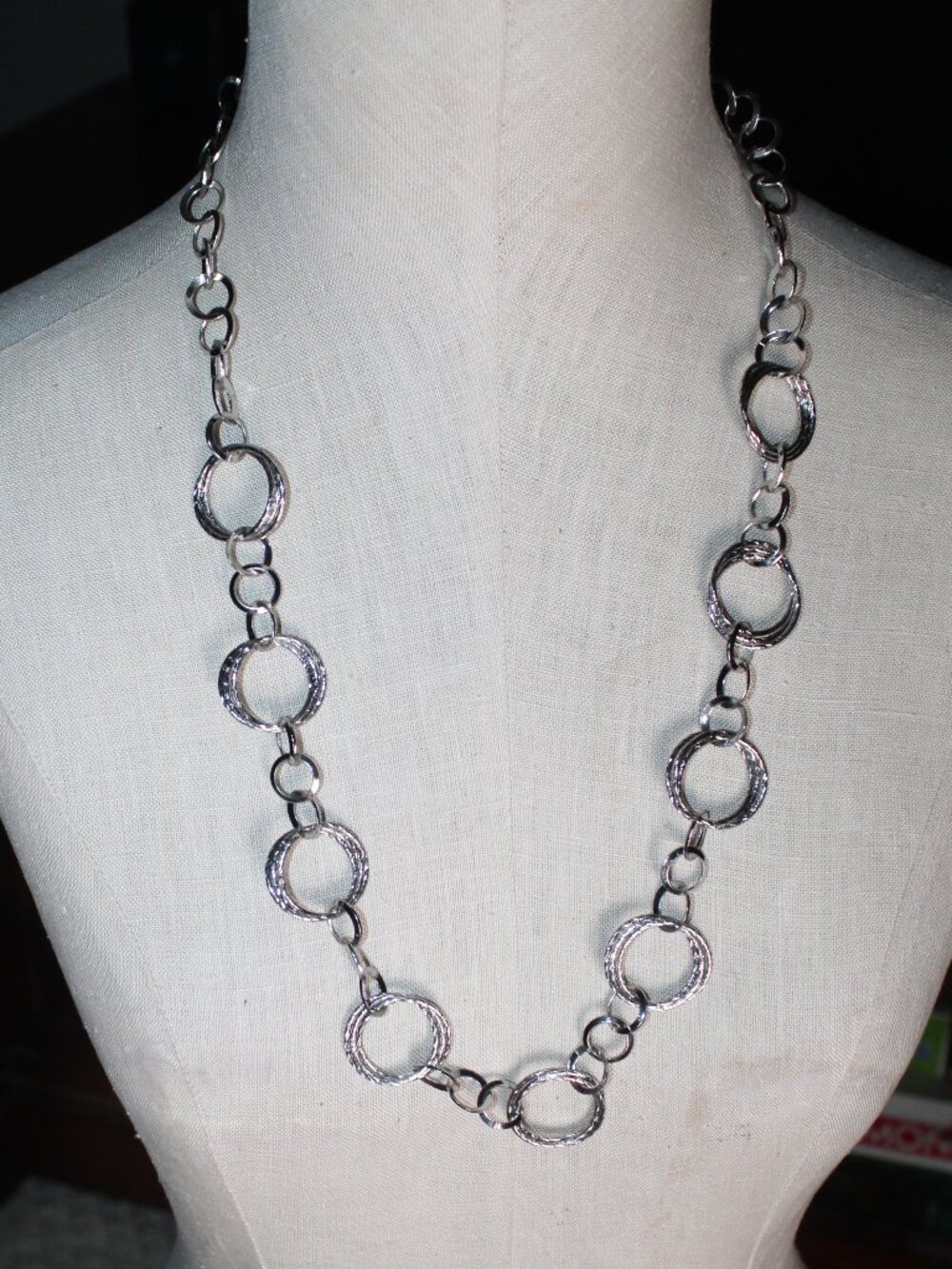 C est 1946 Silver Tone Circle Link 30" Necklace